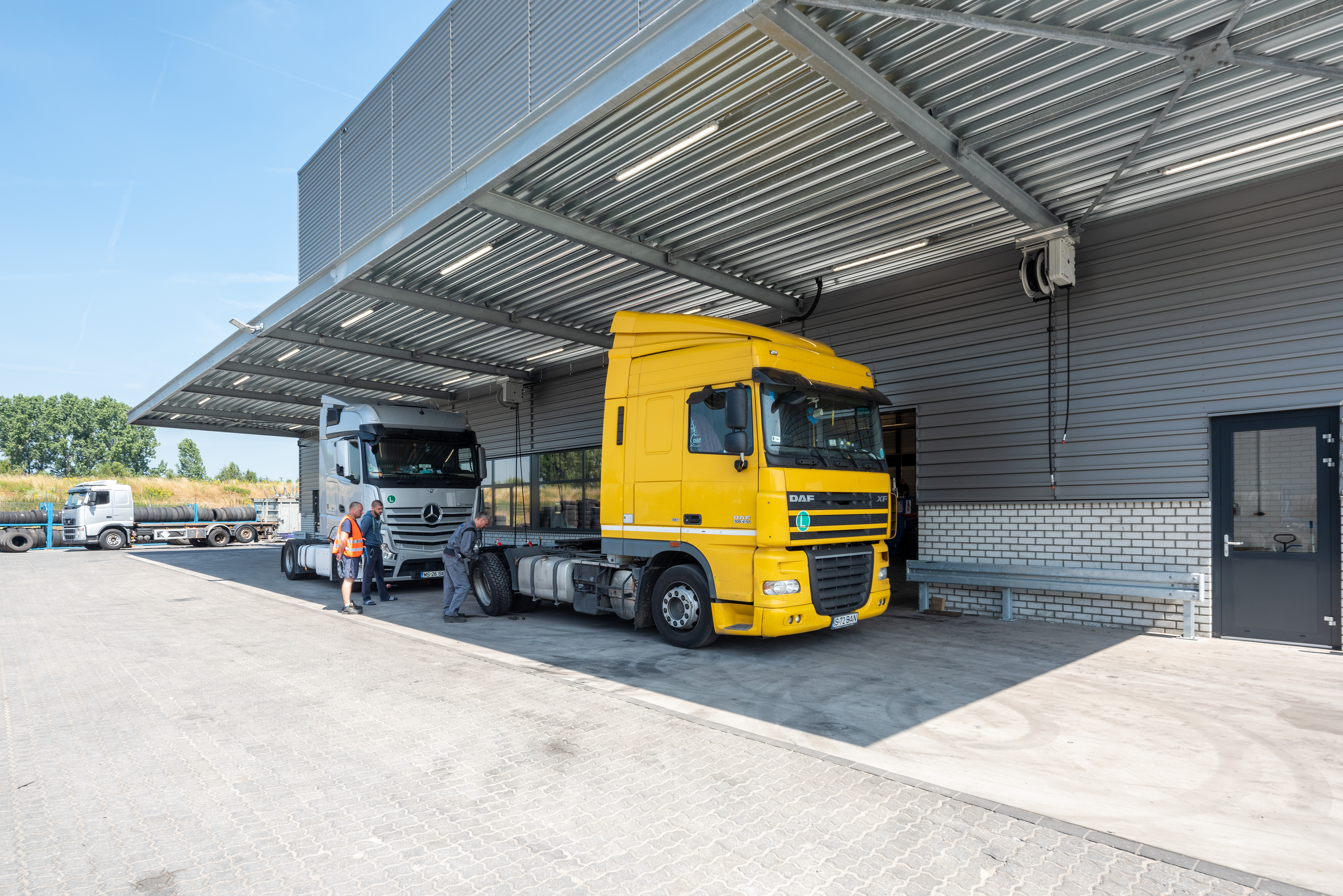 BAS Parts & Tyres: Großhandel für Lkw-Reifen