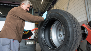 Vrachtwagen banden wisselen in 1 uur