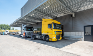 BAS Parts & Tyres: Groothandel in vrachtwagen banden